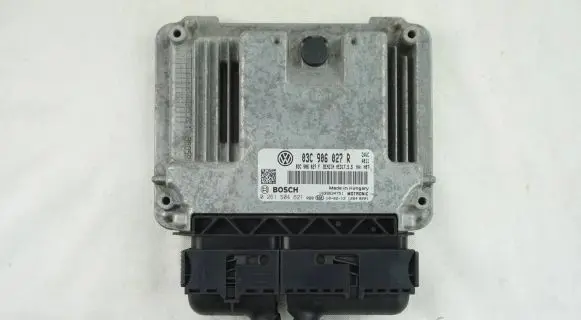 Volkswagen Touran II Engine control unit/module 03C906027R 03C906027F 0261S04621