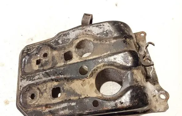 Toyota RAV 4 (XA30) Battery bracket 