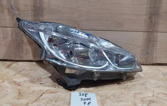 Peugeot 208 Headlight/headlamp