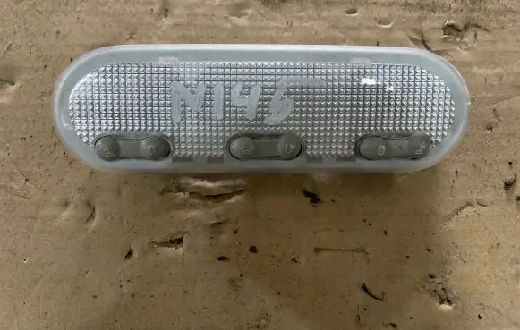 Nissan Juke I F15 Front seat light