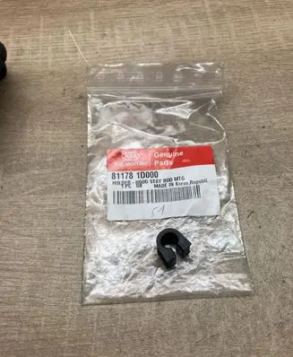 KIA Pro Cee'd I Front bonnet/hood damper/strut 811781D000