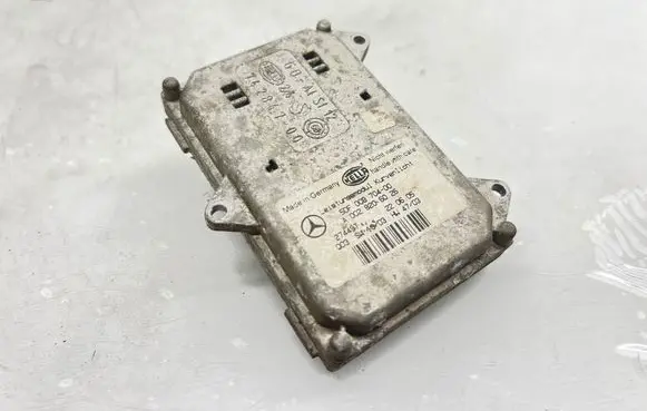 Mercedes-Benz E W211 Headlight ballast module Xenon 5DF00870400 A0028206026