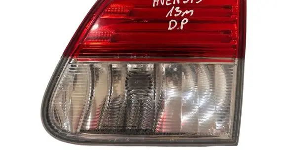Toyota Avensis T270 Tailgate rear/tail lights 15477