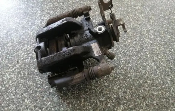Opel Mokka Rear brake caliper 42359086