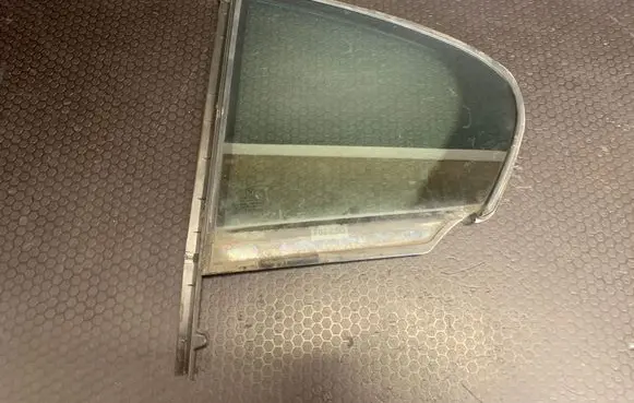 BMW 7 F01 F02 F03 F04 Rear vent window glass E000184 43R001025
