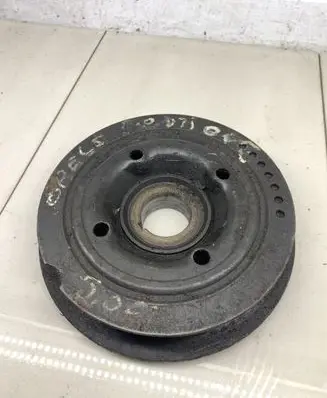 Opel Zafira A Crankshaft pulley 90528648