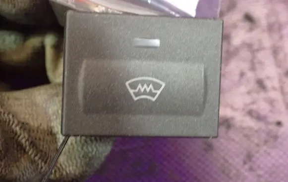 Ford Focus C-MAX Windscreen/window heater switch 
