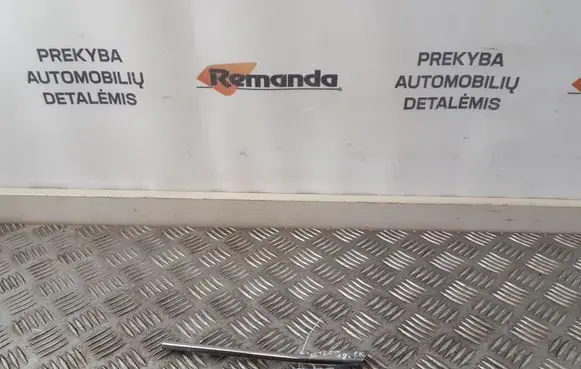 Front bumper splitter molding