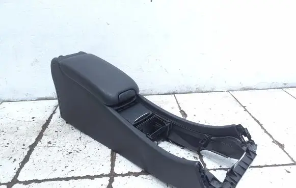 Mercedes-Benz C W203 Center console A2036830075