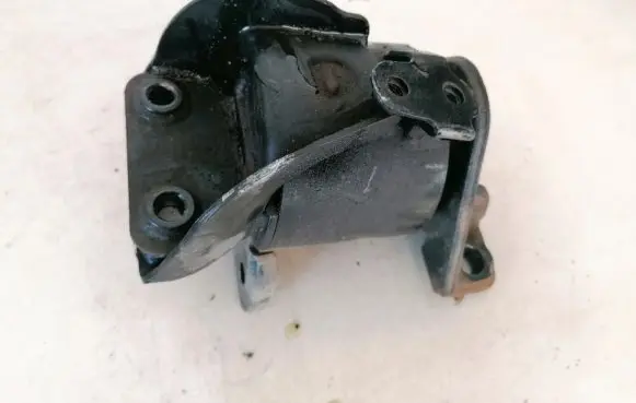 Hyundai Getz Engine mount bracket