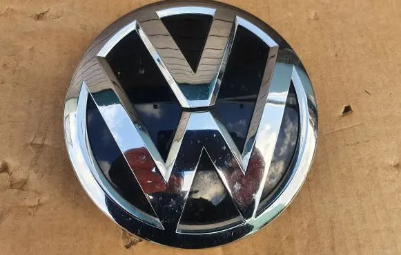 Volkswagen Sharan Manufacturer badge logo/emblem 7N0853600A
