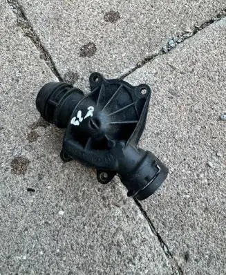 Thermostat/thermostat housing
