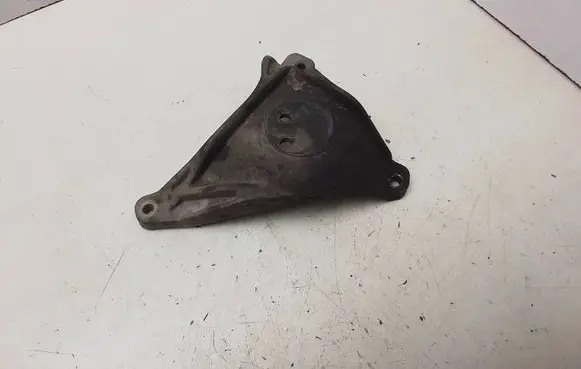 BMW 5 E39 Engine mounting bracket