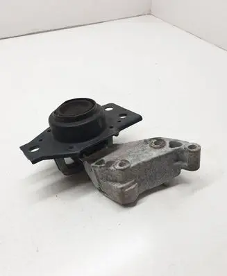 Nissan Qashqai Engine mount bracket F6036100