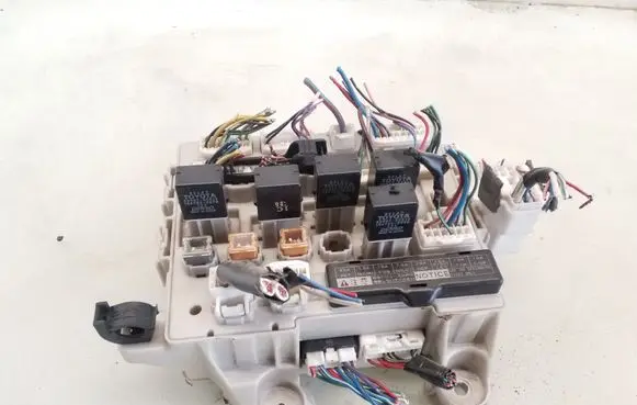 Toyota Previa (XR30, XR40) II Fuse module