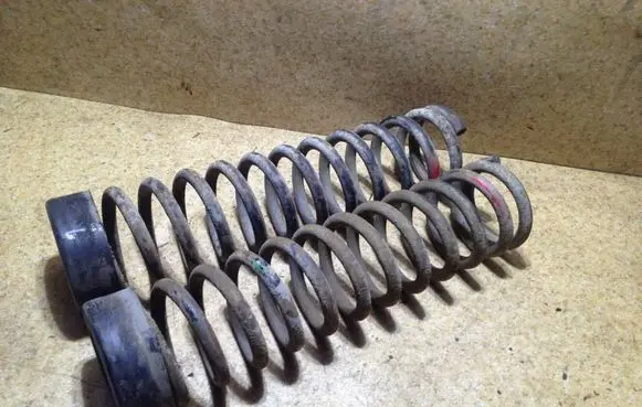 Mercedes-Benz W123 Front coil spring 