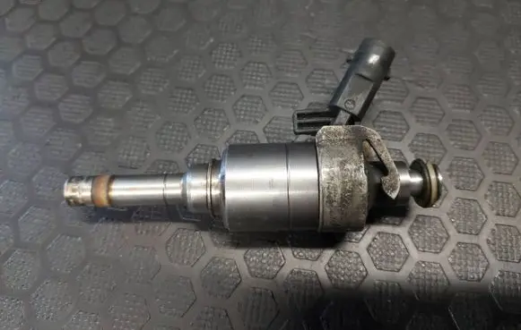 Volkswagen PASSAT CC Fuel injector 06H906036H