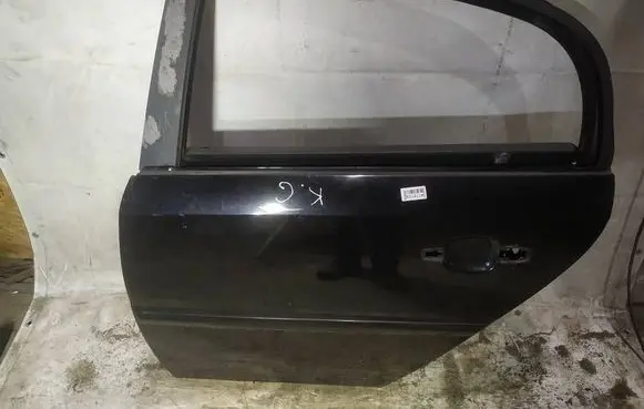Opel Vectra C Rear door juodos