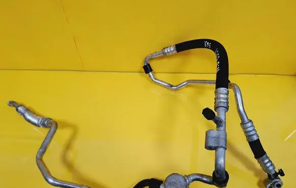 Volkswagen New Beetle Air conditioning (A/C) pipe/hose 1C1820743E
