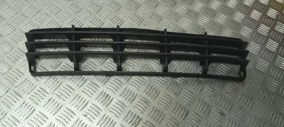 Volvo V50 Front bumper lower grill