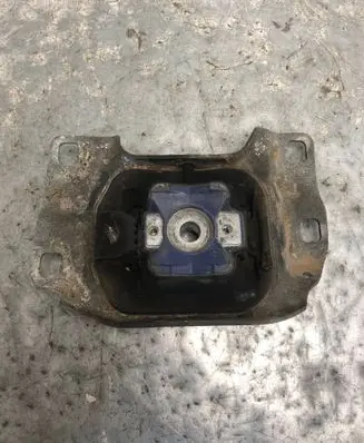 Ford Focus Engine mount bracket V61-7M121