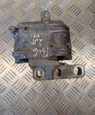 Volkswagen PASSAT B6 Engine mount bracket 1K0199262P