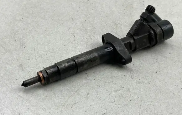 Nissan Primastar Fuel injector 04451100087