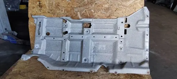 Volkswagen Transporter - Caravelle T5 Fuel tank bottom protection 7H1825671