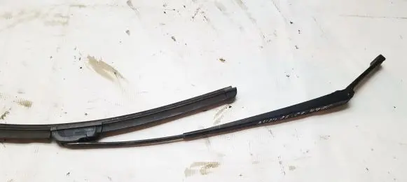 Front wiper blade arm