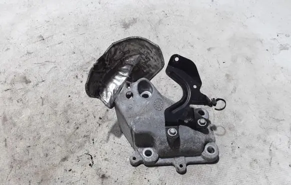 Dodge Durango Engine mounting bracket 68275987AA