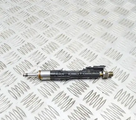 BMW M4 F82 F83 Fuel injector 7639994