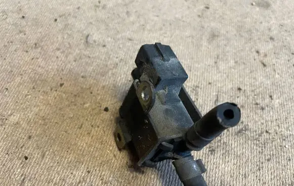 Audi TT Mk1 Turbo solenoid valve 025905283A