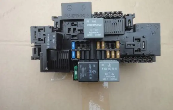 Mercedes-Benz C W205 Fuse box set A0009822923