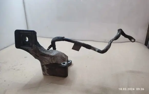 Land Rover Range Rover Sport L320 Engine mounting bracket AH226037BA