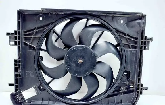 Renault Captur Radiator cooling fan shroud 8240636 214816812R
