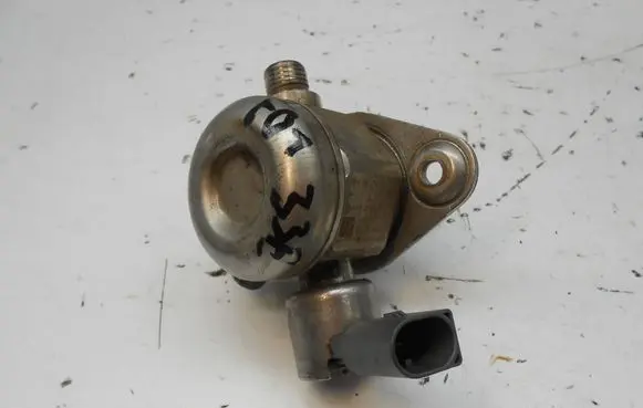 BMW 7 F01 F02 F03 F04 Fuel injection high pressure pump 7595339