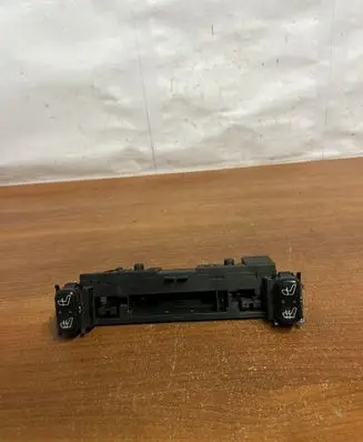 Mercedes-Benz E W210 Seat heating switch 2108200151 D4340