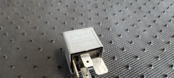 Audi A4 S4 B7 8E 8H Other relay 8D0951253 V23134-J52-X300
