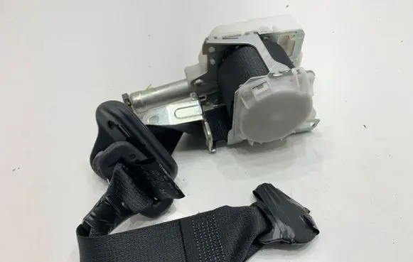 Toyota Yaris Rear seatbelt 