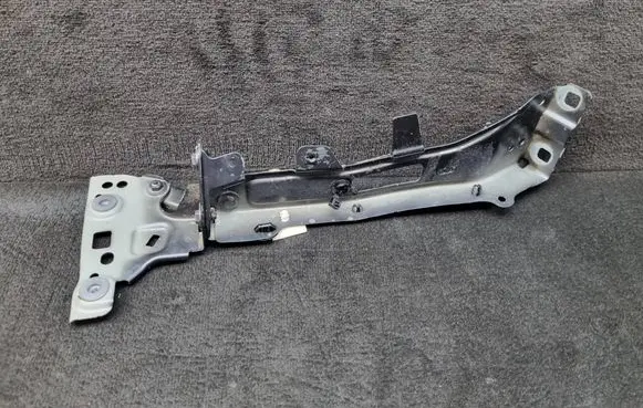 Audi A4 S4 B9 8W Fender mounting bracket 8W0821136B 8W0821184A
