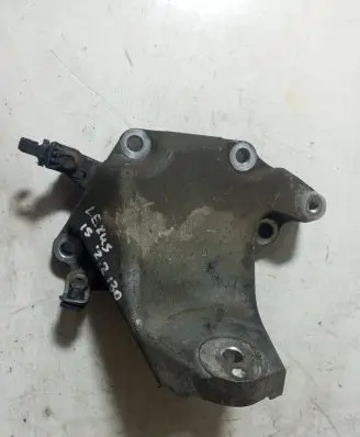 Lexus IS 220D-250-350 Engine mounting bracket
