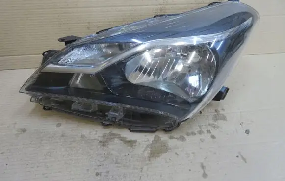 Toyota Yaris Headlight/headlamp
