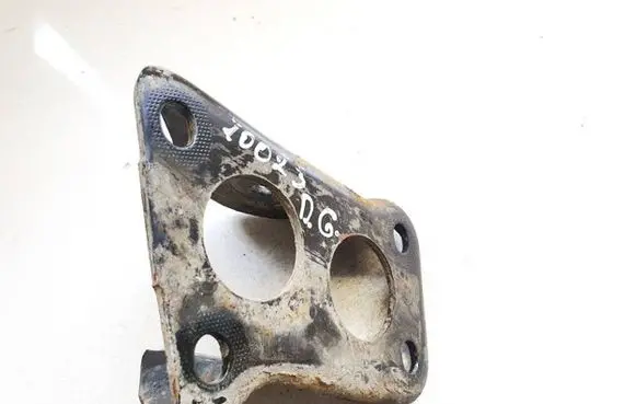 Engine mounting bracket