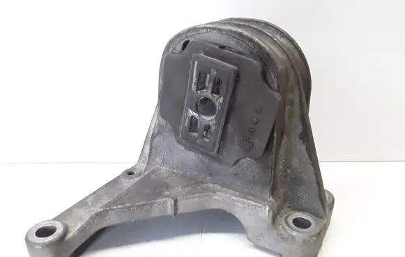 Volvo V70 Engine mount bracket 30680770