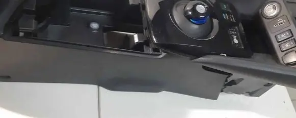 Nissan Leaf II (ZE1) Center console