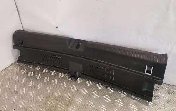 Trunk/boot sill cover protection