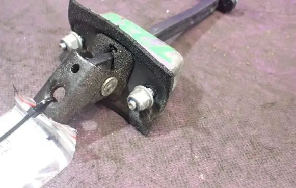 Ford C-MAX I Front door check strap stopper