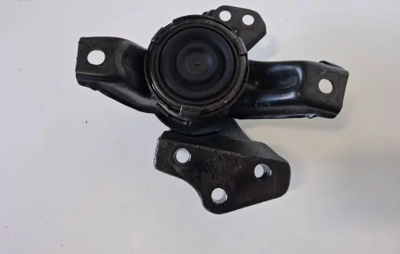KIA Sportage Engine mount bracket 21815D9100 21814A9000