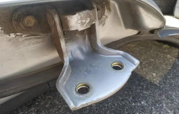Chevrolet Epica Rear door lower hinge