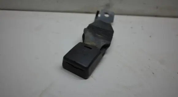 Rear seatbelt buckle